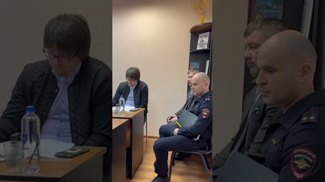 Депутат Медведев задал вопросы, поступившие от жителей, начальнику ОМВД Соколиная Гора (ч.1) смотреть онлайн