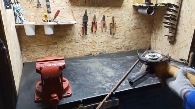 Тяпка на колесе самоделка ручной культиватор своими руками борьба с сорняками на огороде