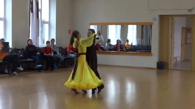 Медленный вальс. Саша в новом платье смотреть онлайн