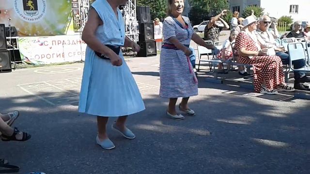 Военный оркестр и неожиданное явление толстой ж... смотреть онлайн