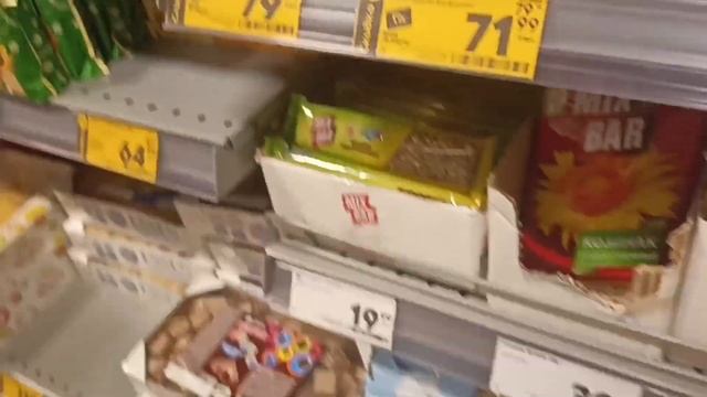 челендж СОБЕРИ ПОДАРОК НА HALLOWEEN??? (сладость или гадость?) смотреть онлайн