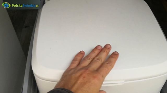 Toaleta chemiczna turystyczna w kamperze: wybrałem Thetford Campa Potti XG i wstawiłem ją do szafy смотреть онлайн