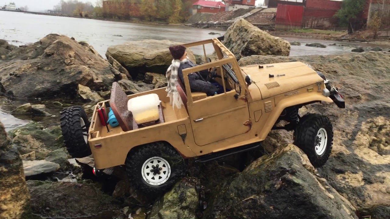 MST cfx-w Toyota FJ43 rock crawling on the coast