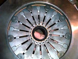 Nissan Primera P12. Разница в корзинах 1,6 и 1,8
