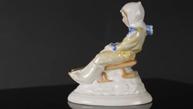 СТАТУЭТКА, С ГОРКИ, ФАРФОР, РИГА, РИЖСКАЯ ФАРФОРОВАЯ ФАБРИКА, АВТОР МОДЕЛИ - ЗИНА УЛСТЕ, 50-Е ГОДЫ