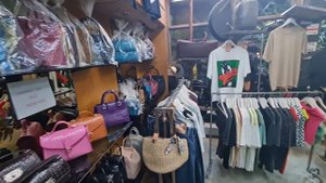 Тайланд,Пхукет .магазин кожаных изделий.