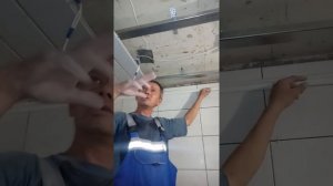 Как правильно сделать навесной потолок в ванной.