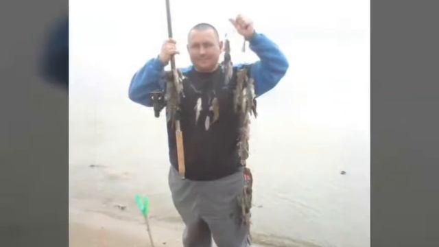 Ловля бычка на Азовском море в Мариуполе! смотреть онлайн