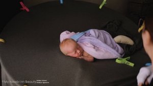 Позирование новорожденного на животике. Съемка новорожденного с натуральным светом
