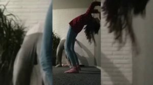 учимся делать приворот на локтях.