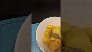 2 часть приготовления картофеля в микроволновке.