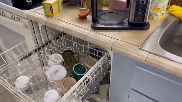 Опять Зима ?♀️! Делаем ремонт на кухне,собрали стол . смотреть онлайн