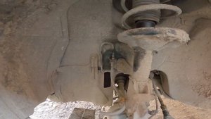 Как поменять тормозной шланг на авто и быстро прокачать тормоза самому