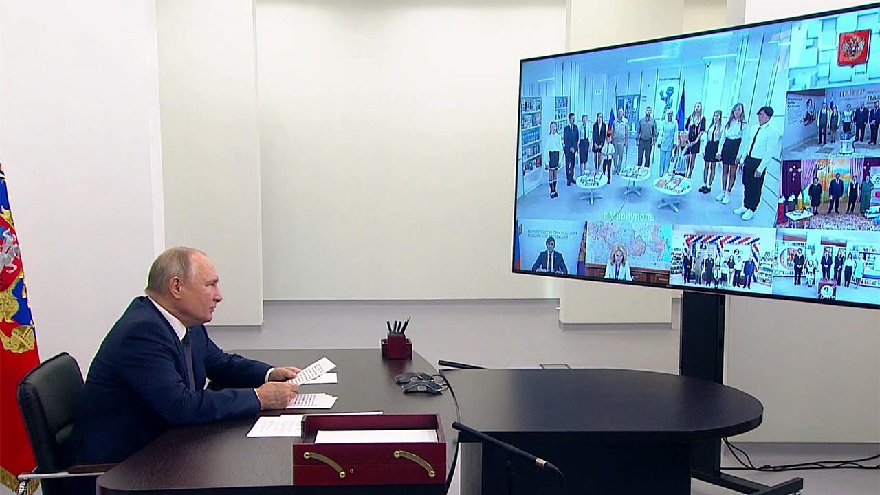 Владимир Путин по видеосвязи принял участие в церемонии открытия школ в нескольких регионах