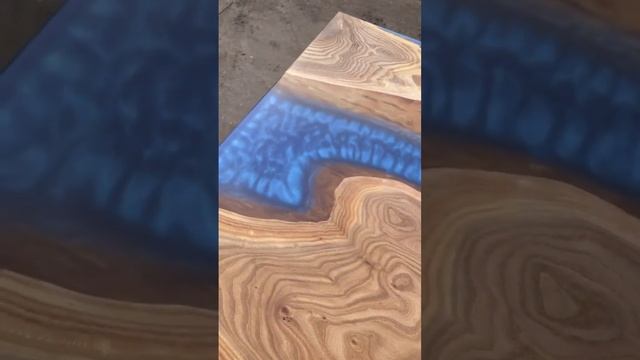 Стол из дерева и эпоксидной смолы смотреть онлайн