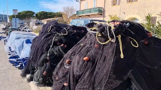 ЧЕМ ЗАНИМАЮТСЯ ПЕНСИОНЕРЫ ВО ФРАНЦИИ - В КАКИХ ДОМАХ ЖИВУТ ФРАНЦУЗЫ В ДЕРЕВНЕ смотреть онлайн