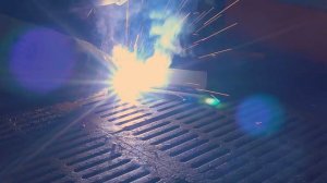 Сварка тавра в нижнем положении и вертикальный шов снизу вверх - аппарат HUGONG POWER STICK 251W II