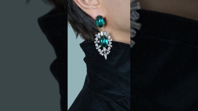 Изумрудные серьги с кристаллами
