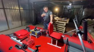 Лодка звезда катамаран 360. Кресла, коврик, держатели спиннингов, ящик для эхолота.