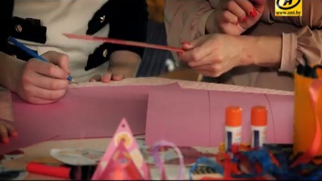 Пчёлка Умняша: упакуем подарки своими руками! смотреть онлайн