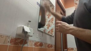 Как сделать, чтобы зеркало в ванной не запотевало / The mirror does not fog up