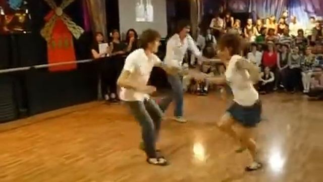 Шоу-группа.avi смотреть онлайн