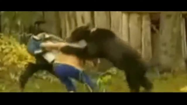 нападение медведя на человека, прикол. смотреть онлайн