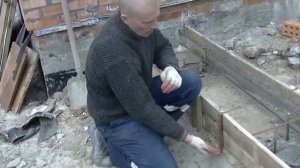 Бетонное крыльцо :1-ступень НЕСУЩИЙ ригель на бетонных столбах+2- ступень -площадка.Часть1.