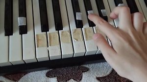 Как на синтезаторе сыграть мелодию из Гарри Поттера.ту ту ту ту ту ту туууу туууу ?