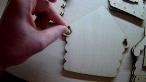 Ключница "Домик в деревне" из обрезков фанеры на лазерном станке.