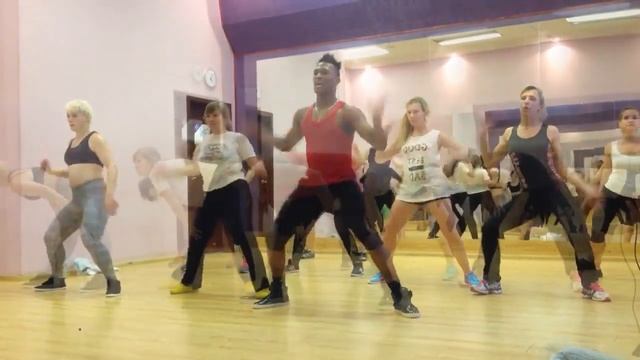 Реггетон с Ласаро Сильвера в "ManGo Ритм" смотреть онлайн