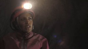 ТРЕШ ОБЗОР фильма СПУСК 2 [Полиция спускается в ЗАБРОШЕННУЮ шахту, а попадает в АД]