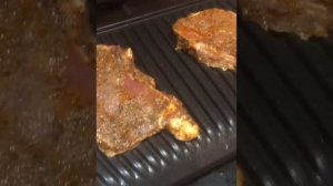 Свиной карбонад на кости в маринаде из ТЦ Globus на гриле Tefal