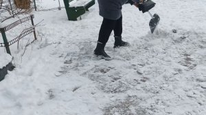 Чищу снег возле своего подъезда! #дворник