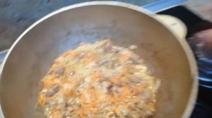 КУРИНЫЕ СЕРДЕЧКИ В СМЕТАНЕ. НИЧЕГО! КУРИНЫЕ СЕРДЕЧКИ станут дефицитом,.Уж очень Вкусно!