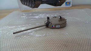 Сборная модель советского танка Т-55. Нанесение глянцевого лака на башню. Видео 13.