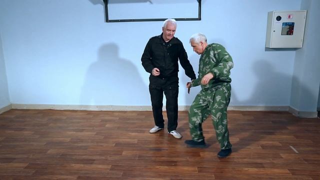 Пишущий удар ножом - как защищаться. смотреть онлайн