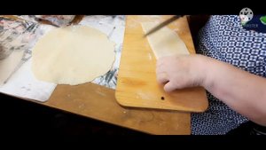 СУП КУРИНЫЙ С ГОВЯДИНОЙ И САМОДЕЬНОЙ ДОМАШНЕЙ ЛАПШОЙ .