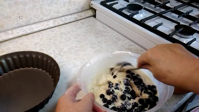 Гость сам делает пирог "Гости на пороге"!