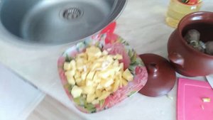 готовим картофель с мясом в гаршочке(тефтили) ///пицца заморозки потом в духовке ///#мунбанг