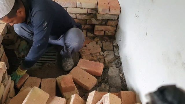 Процесс строительства печи и печи-барбекю.Construction process of oven and barbecue oven смотреть онлайн