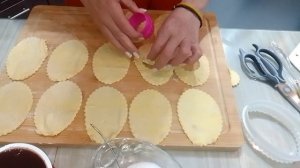 Слоеные язычки из школьной столовой.