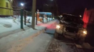 Наглая езда по тротуару.