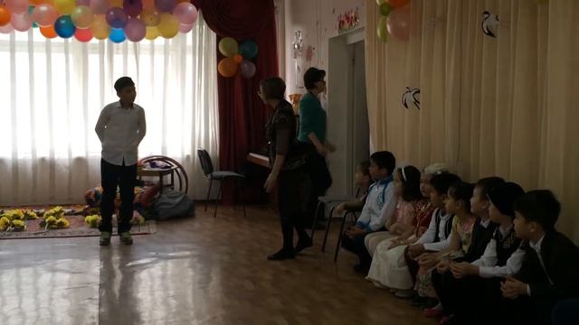 Начало праздника Наурыз у Амели в школе в Актау смотреть онлайн