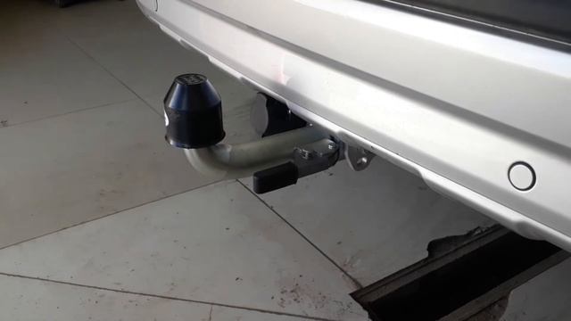 Фаркоп GALIA арт  V084C на автомобиле Volvo XC70 2014 г.