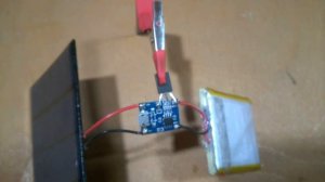 СВЕТОДИОД  НА СОЛНЕЧНОЙ БАТАРЕИ С АВТОМАТИЧЕСКИМ ОТКЛЮЧЕНИЕМ ЗАРЯДКИ