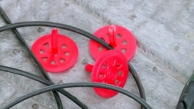 Кольцевой дренаж и устройство утепленной отмостки из гравия