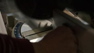 Какой плинтус выбрать в 2022? Плинтус из МДФ, дюрополимерный, пластиковый или алюминиевый?
