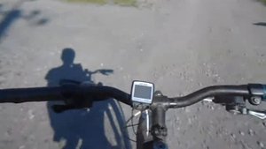 ЕЗДА БЕЗ РУК НА ВЕЛОСИПЕДЕ ПО **НЕРОВНОЙ ДОРОГЕ**