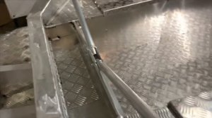 Лодка болотоход.